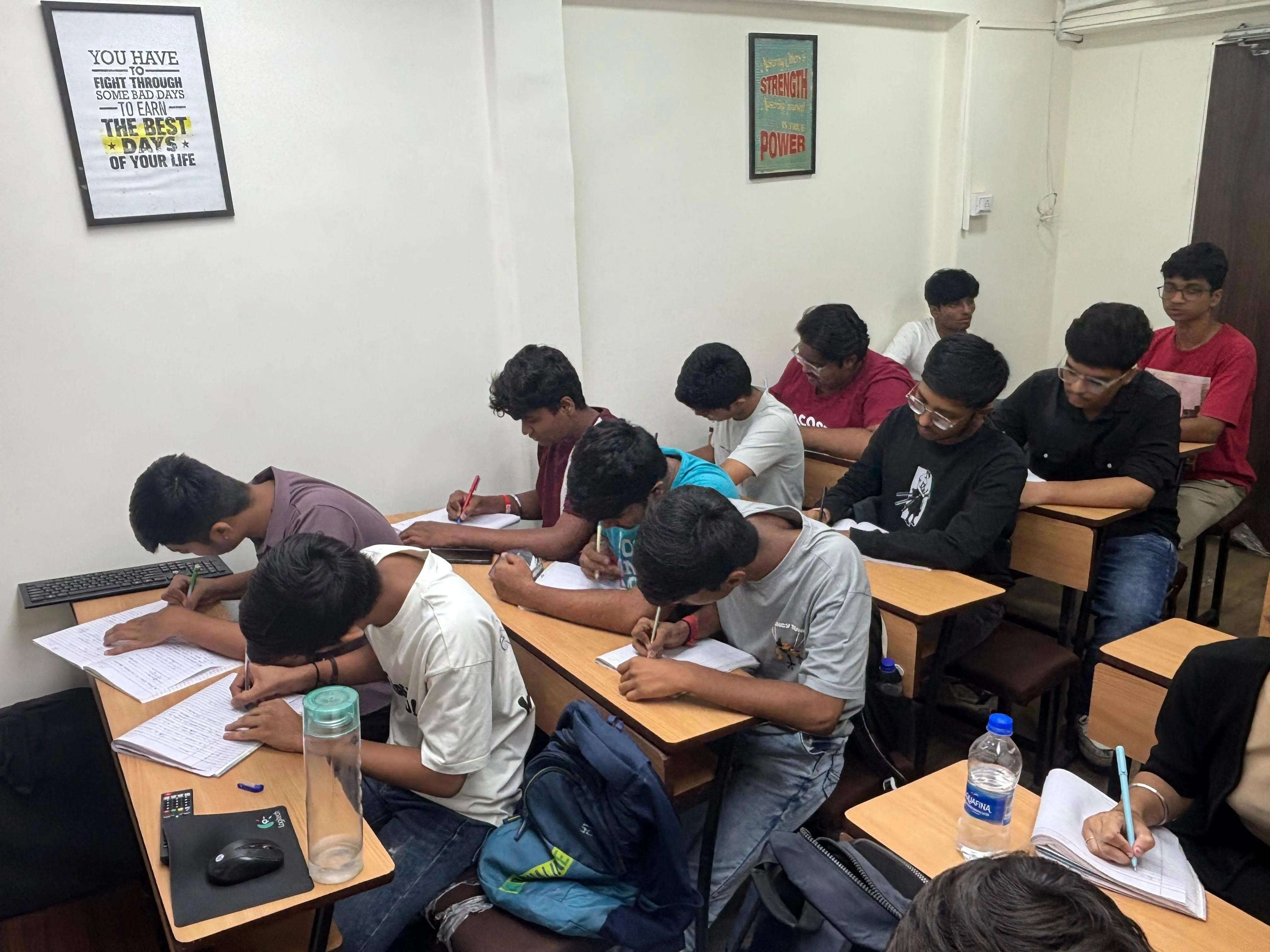 Ace Minds students preparing for JEE, NEET, MHT-CET exams